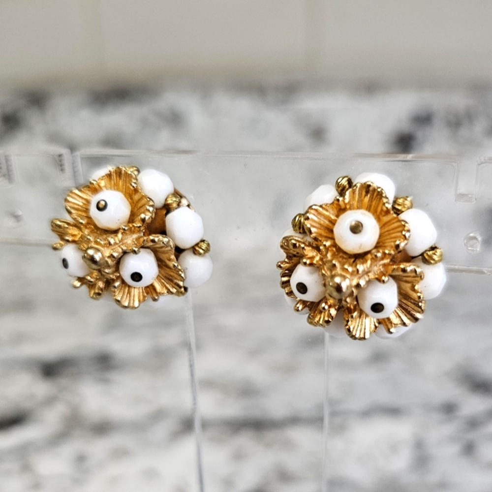 Hattie Carnegie 1950's vintage clip on earrings.
